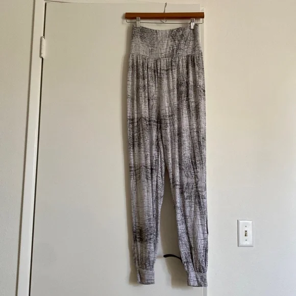 ALO Yoga | Pants & Jumpsuits | Alo Yoga Joggers With Slit Down The Side |  Poshmark